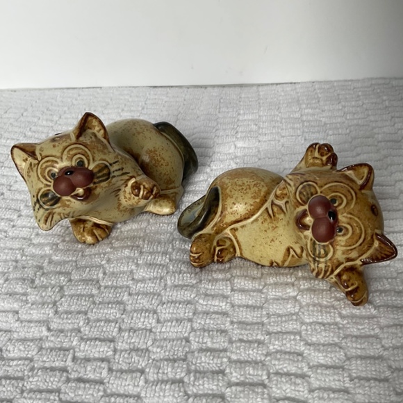 Vintage Redware Pottery - Playful Kittens - Salt and Pepper Shakers - Picture 2 of 16